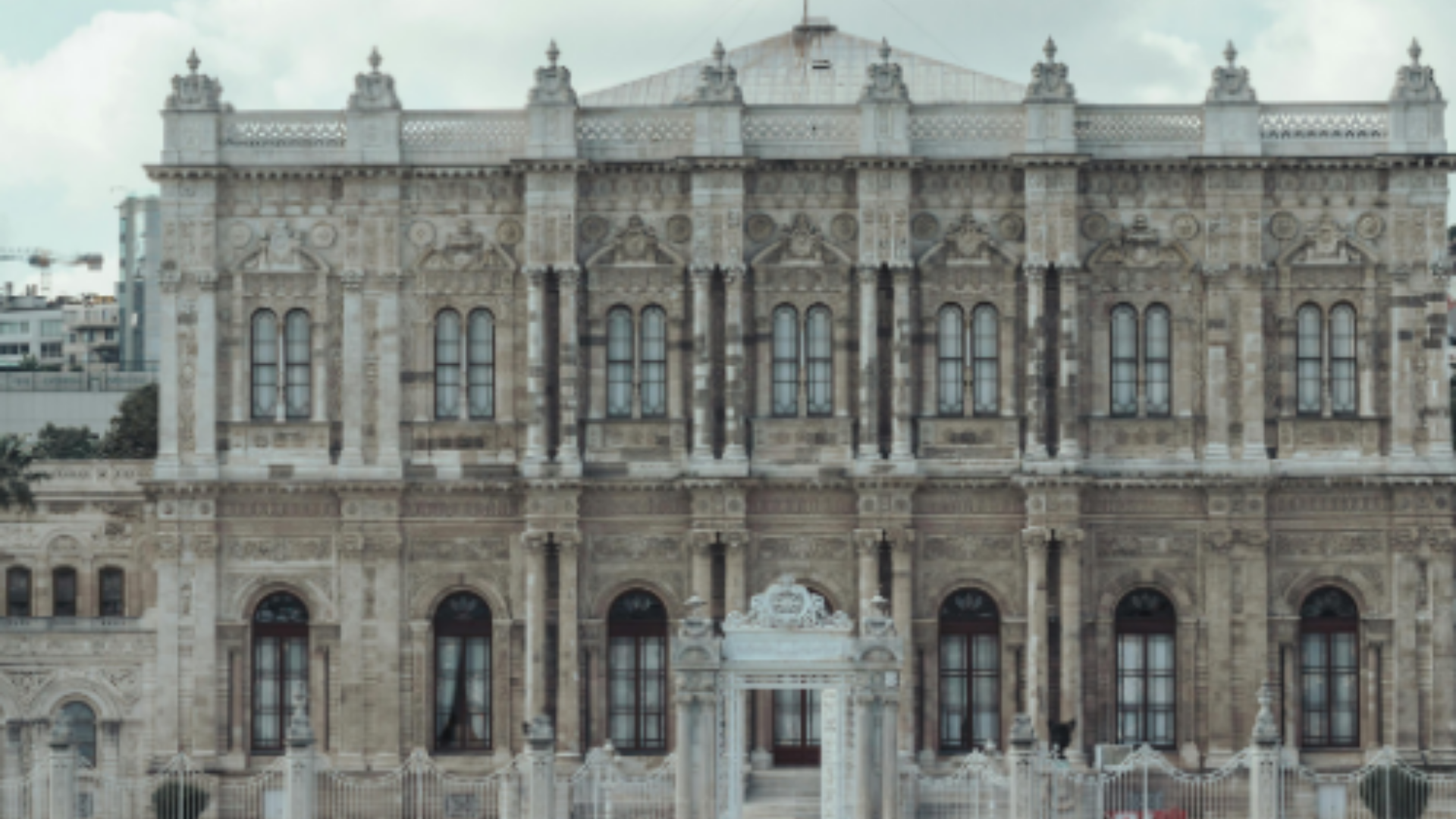 5 Tour 5: Palacio de Beylerbeyi, Crucero por el Bósforo y Mezquita de Eyüp Sultan - Image 1