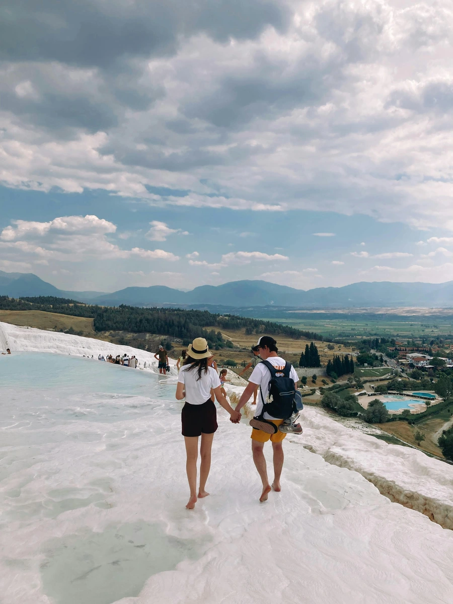 pexels-beyzahzah-89810429-9241501_result Tour 13: Pamukkale en Avión – Tour de Día Completo - Image 1